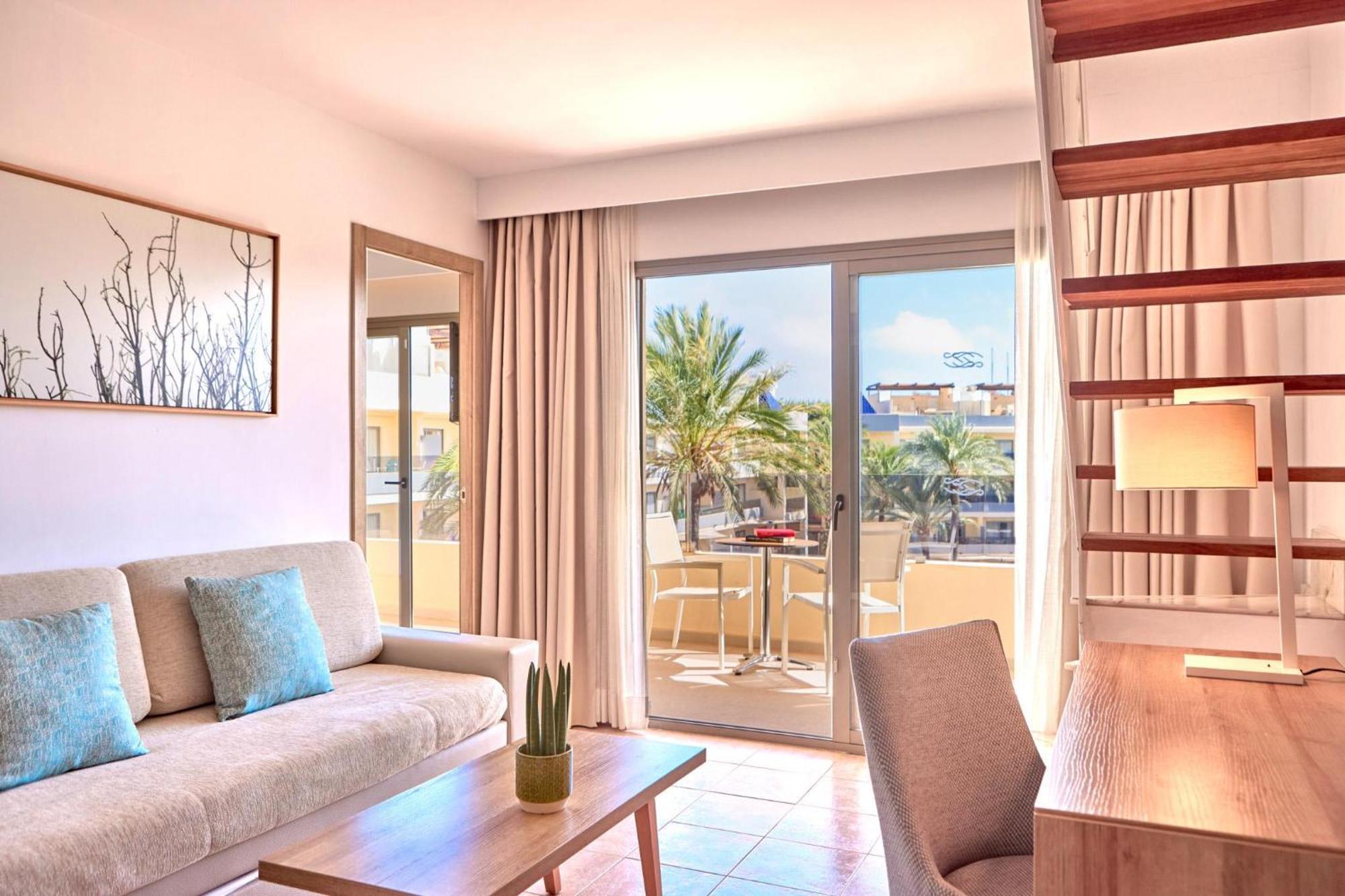Zafiro Palmanova Aparthotel ภายนอก รูปภาพ