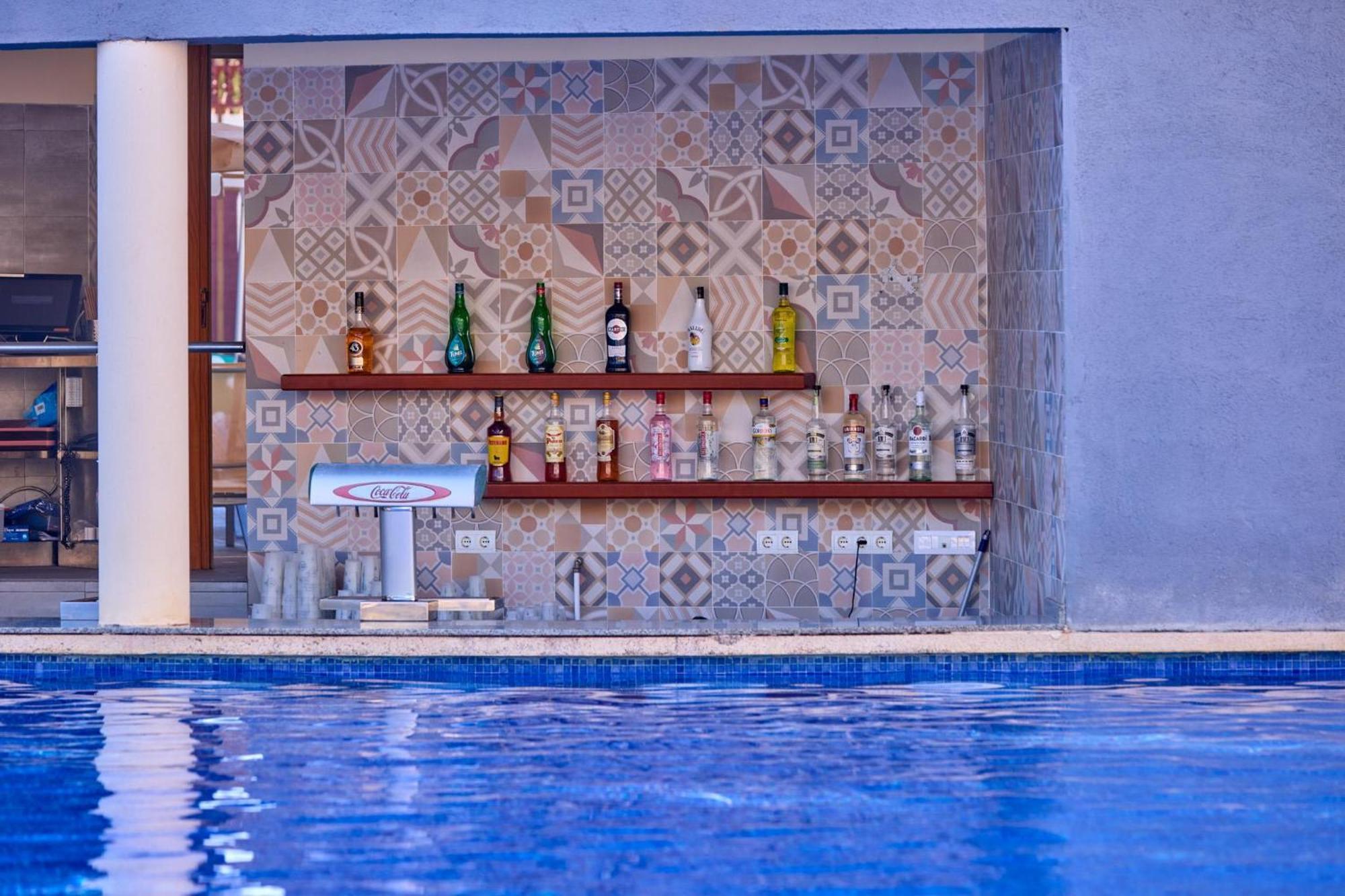 Zafiro Palmanova Aparthotel ภายนอก รูปภาพ