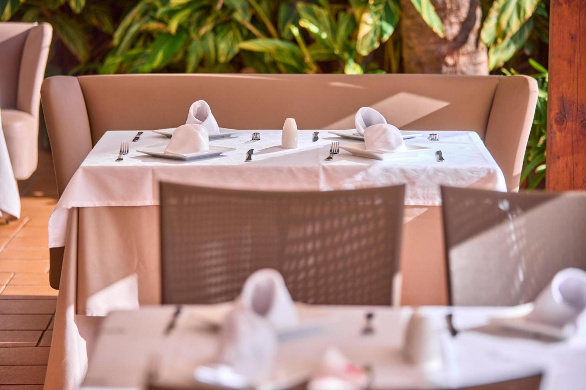 Zafiro Palmanova Aparthotel ภายนอก รูปภาพ