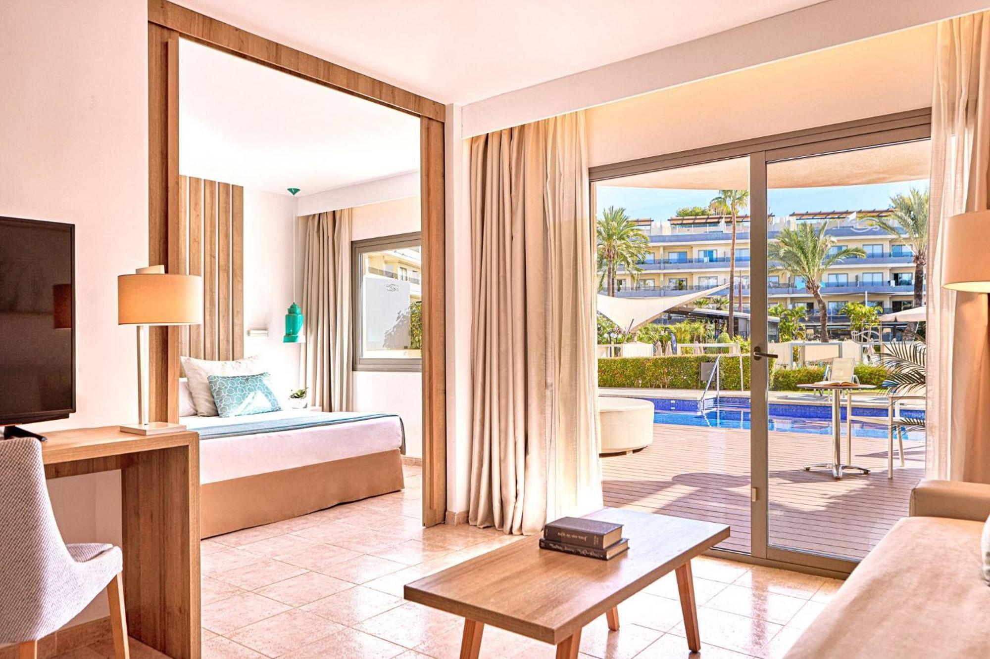 Zafiro Palmanova Aparthotel ภายนอก รูปภาพ