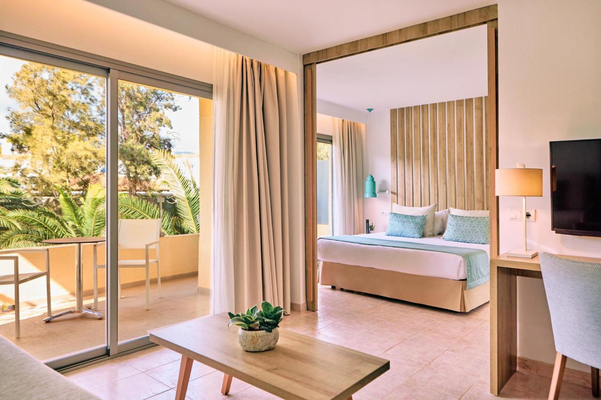 Zafiro Palmanova Aparthotel ภายนอก รูปภาพ
