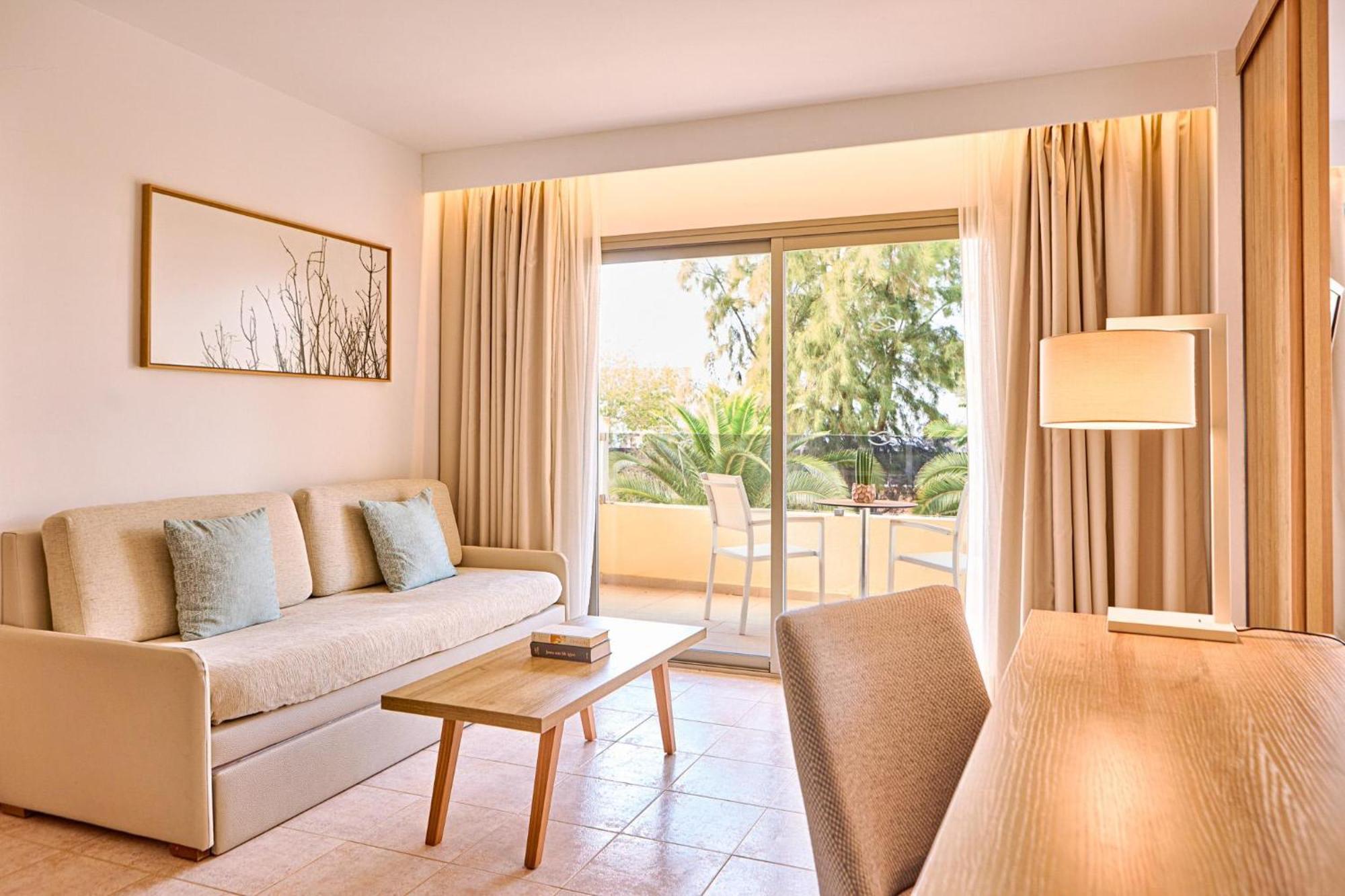 Zafiro Palmanova Aparthotel ภายนอก รูปภาพ