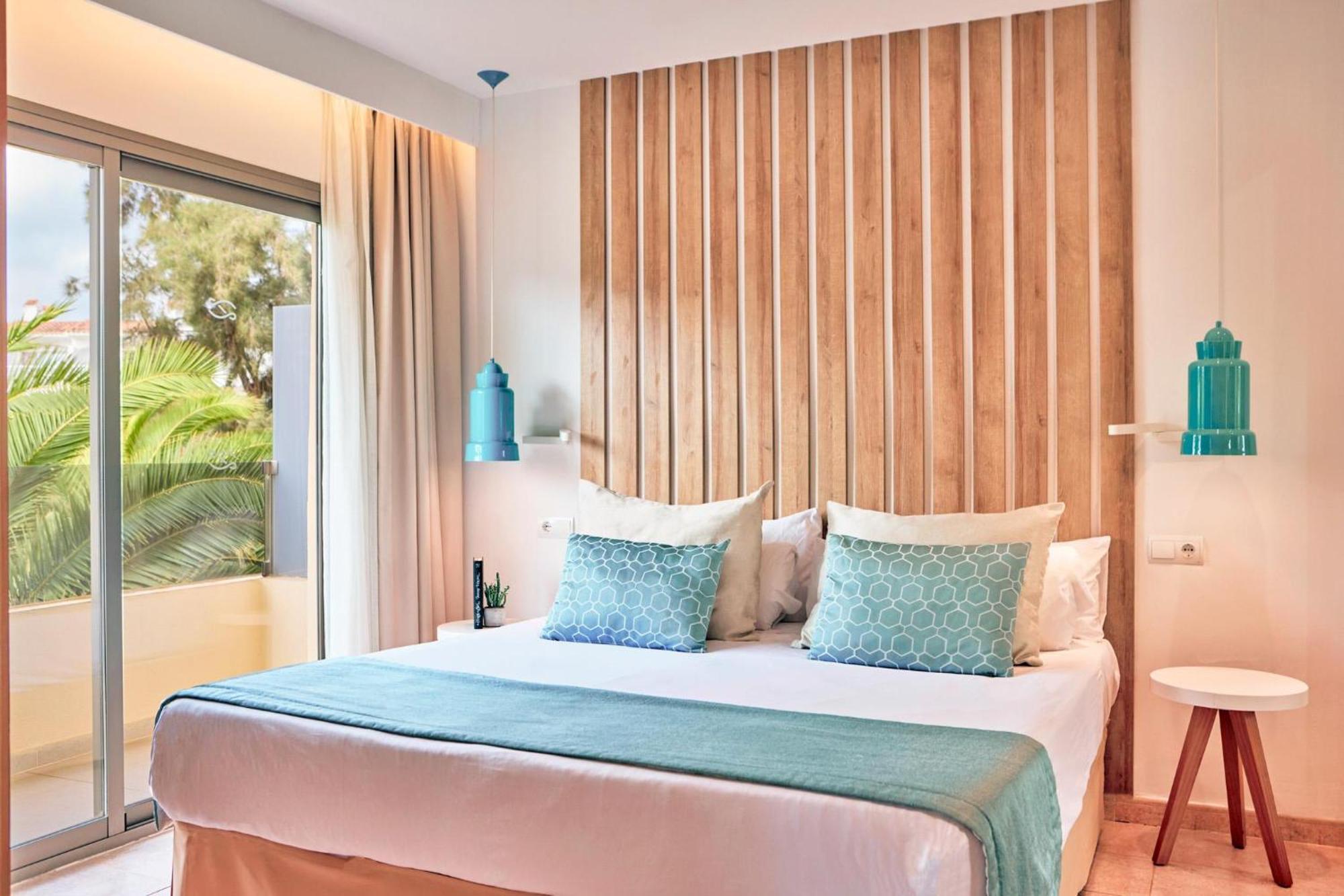 Zafiro Palmanova Aparthotel ภายนอก รูปภาพ