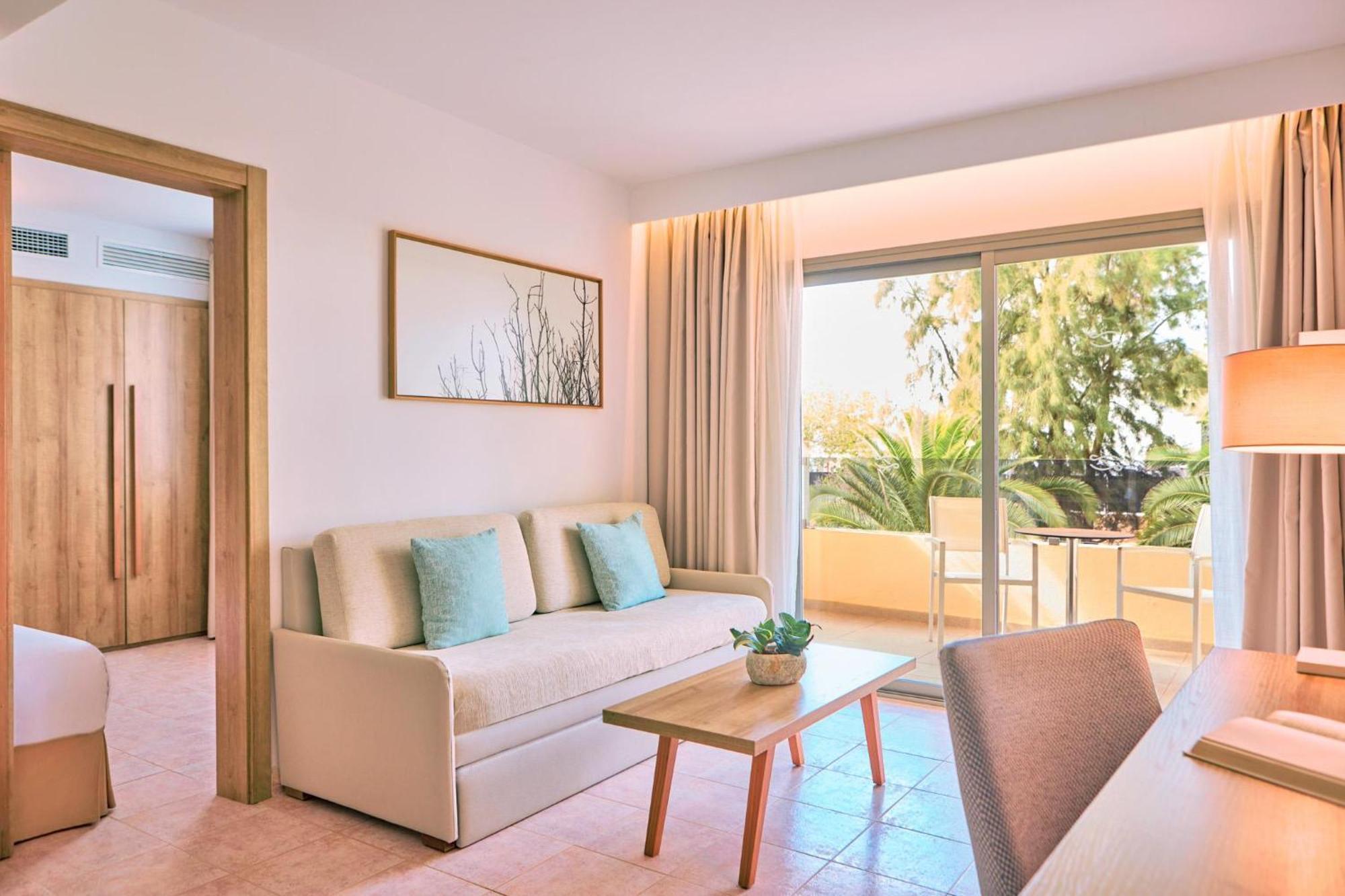 Zafiro Palmanova Aparthotel ภายนอก รูปภาพ