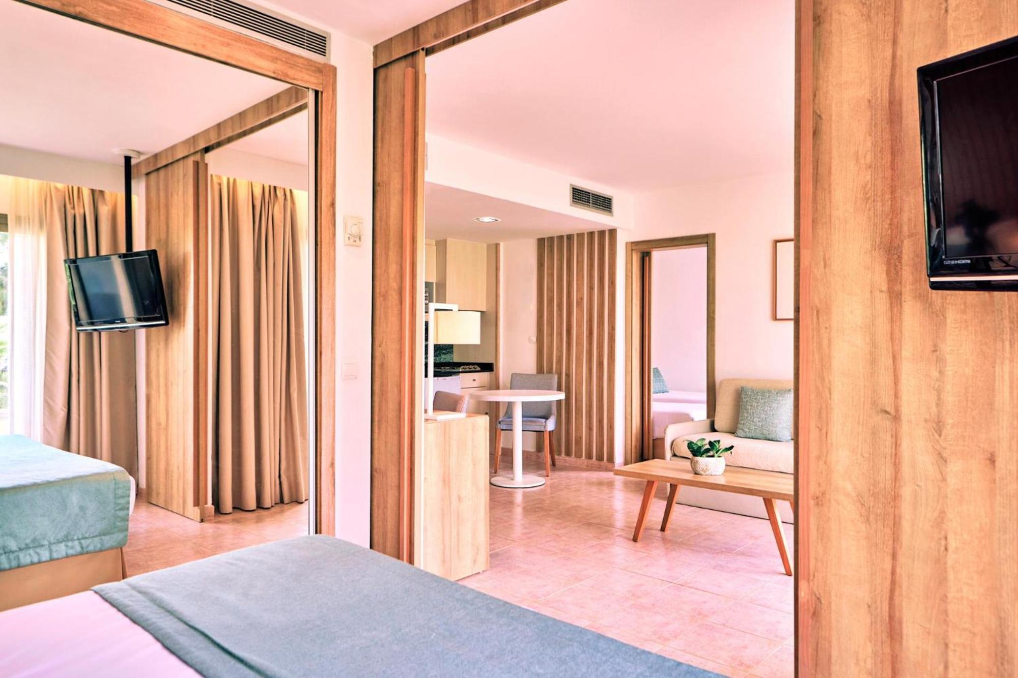 Zafiro Palmanova Aparthotel ภายนอก รูปภาพ
