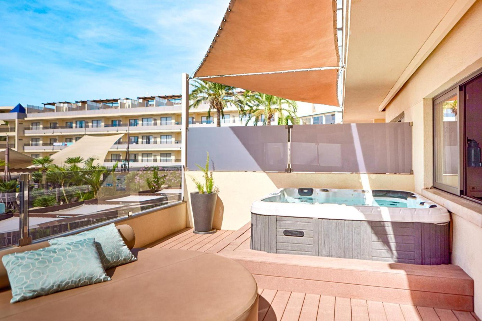 Zafiro Palmanova Aparthotel ภายนอก รูปภาพ