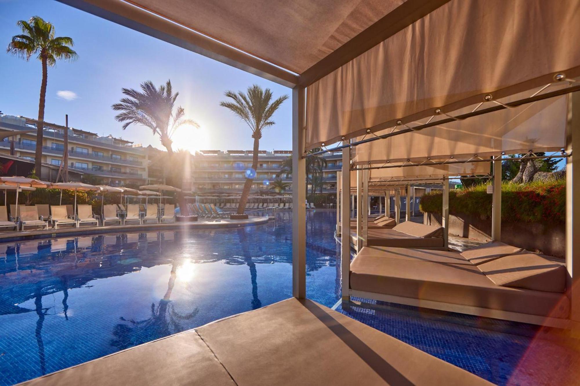 Zafiro Palmanova Aparthotel ภายนอก รูปภาพ